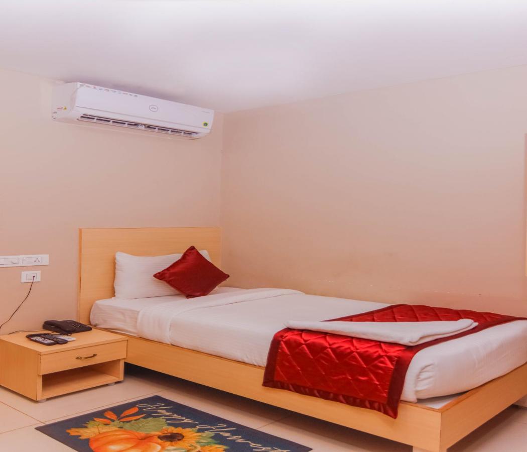 Hotel Vinayaga ทีรุปปูร์ ภายนอก รูปภาพ