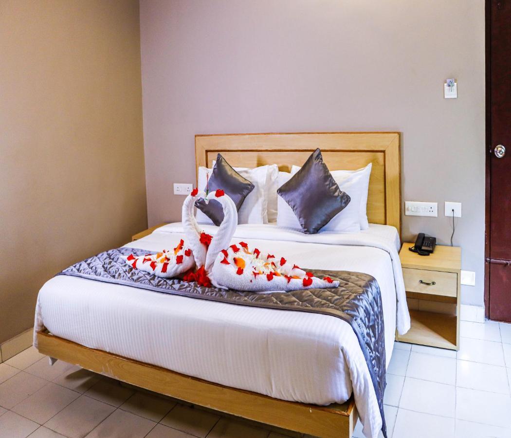 Hotel Vinayaga ทีรุปปูร์ ภายนอก รูปภาพ