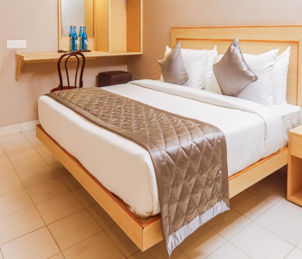 Hotel Vinayaga ทีรุปปูร์ ภายนอก รูปภาพ