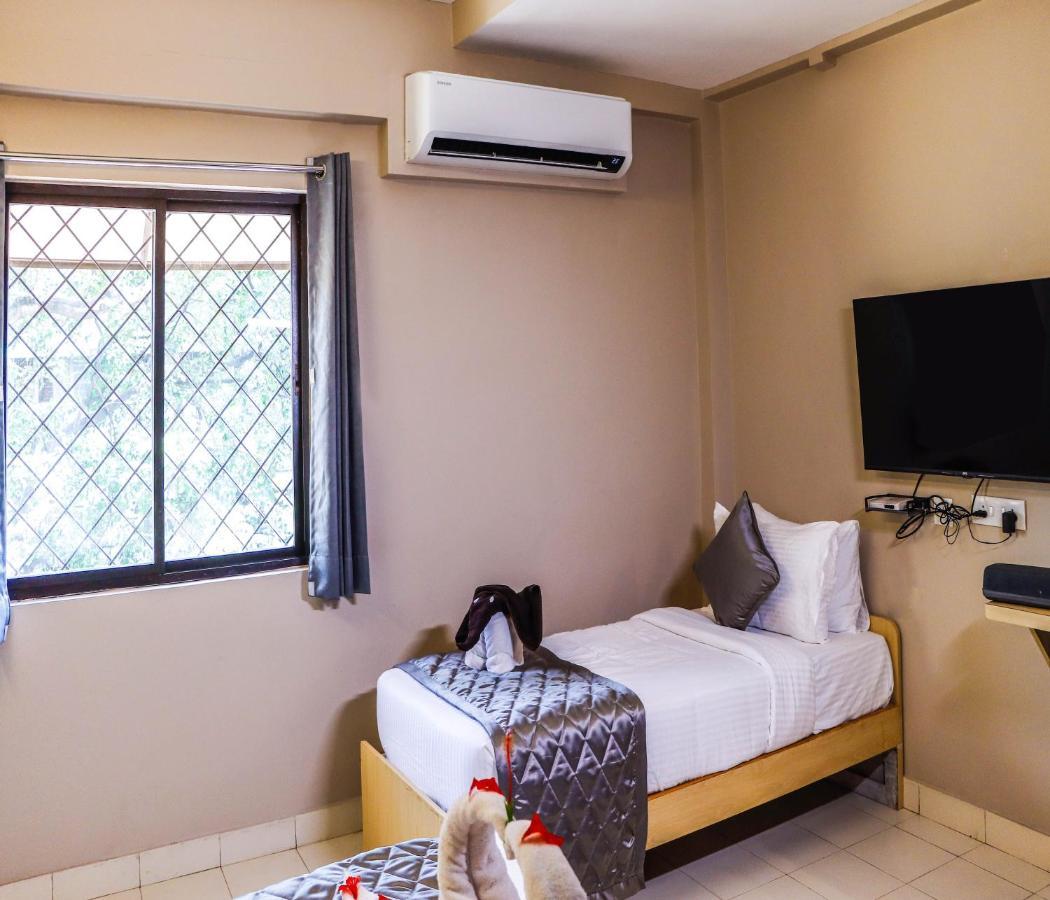 Hotel Vinayaga ทีรุปปูร์ ภายนอก รูปภาพ