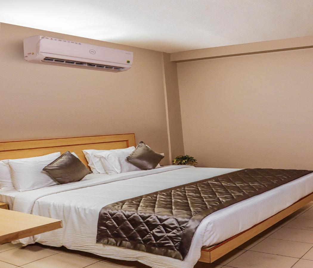 Hotel Vinayaga ทีรุปปูร์ ภายนอก รูปภาพ