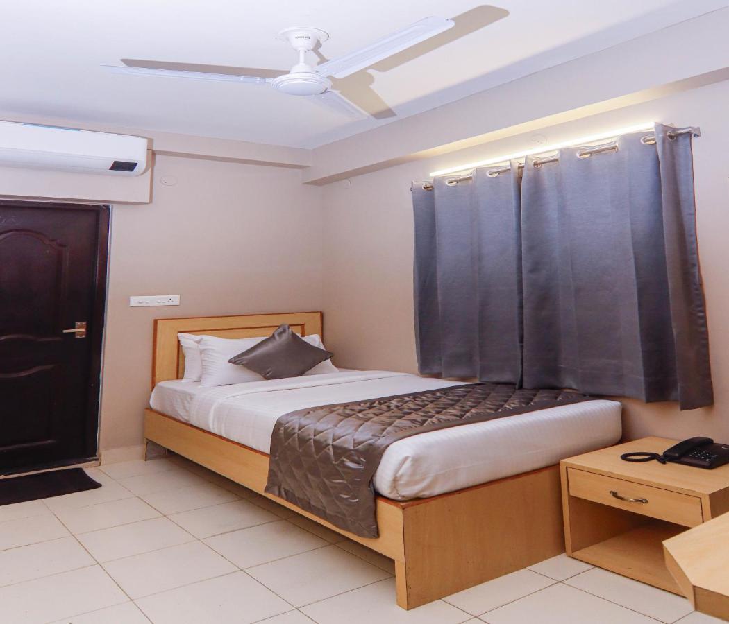 Hotel Vinayaga ทีรุปปูร์ ภายนอก รูปภาพ